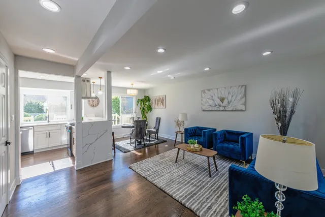 $649,900 | 380 Ventura Club Drive, Roselle, IL 60172