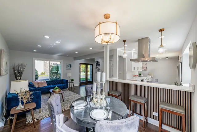 $649,900 | 380 Ventura Club Drive, Roselle, IL 60172