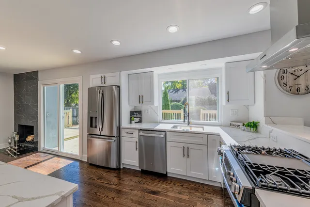 $649,900 | 380 Ventura Club Drive, Roselle, IL 60172