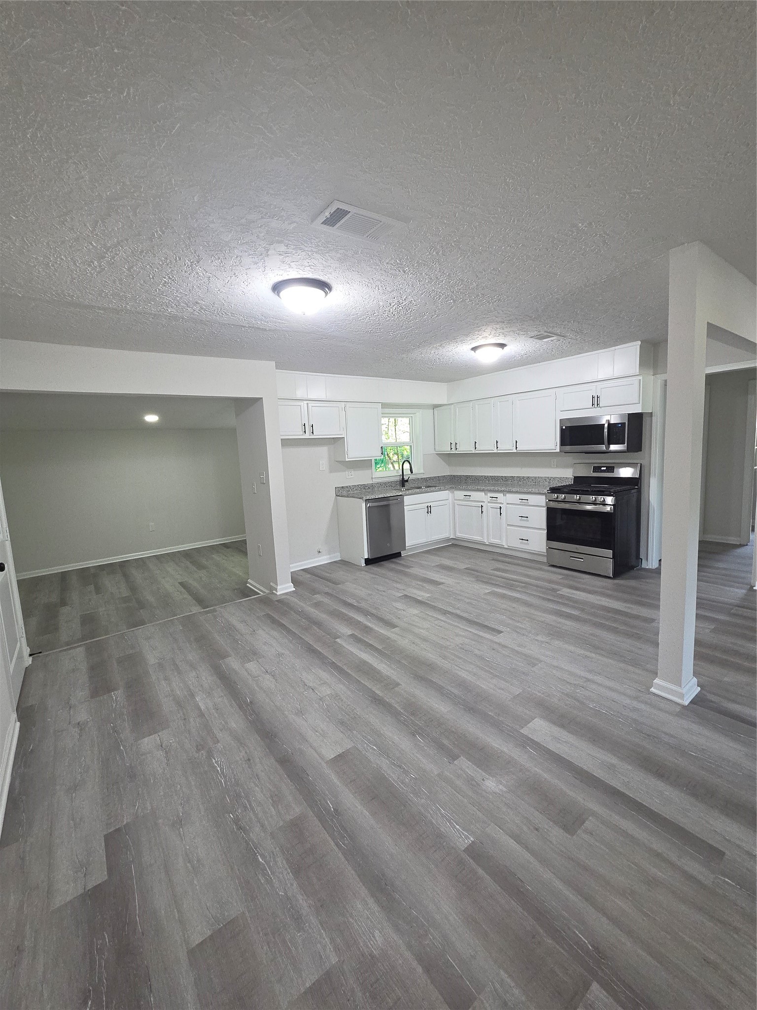 4931 Cosby Street Houston, TX 77021 - Photo 3 of 14 notice extra room off the kitchen