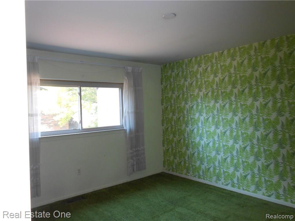 29346 Wellington Road West Southfield, MI 48034 - Photo 13 of 27