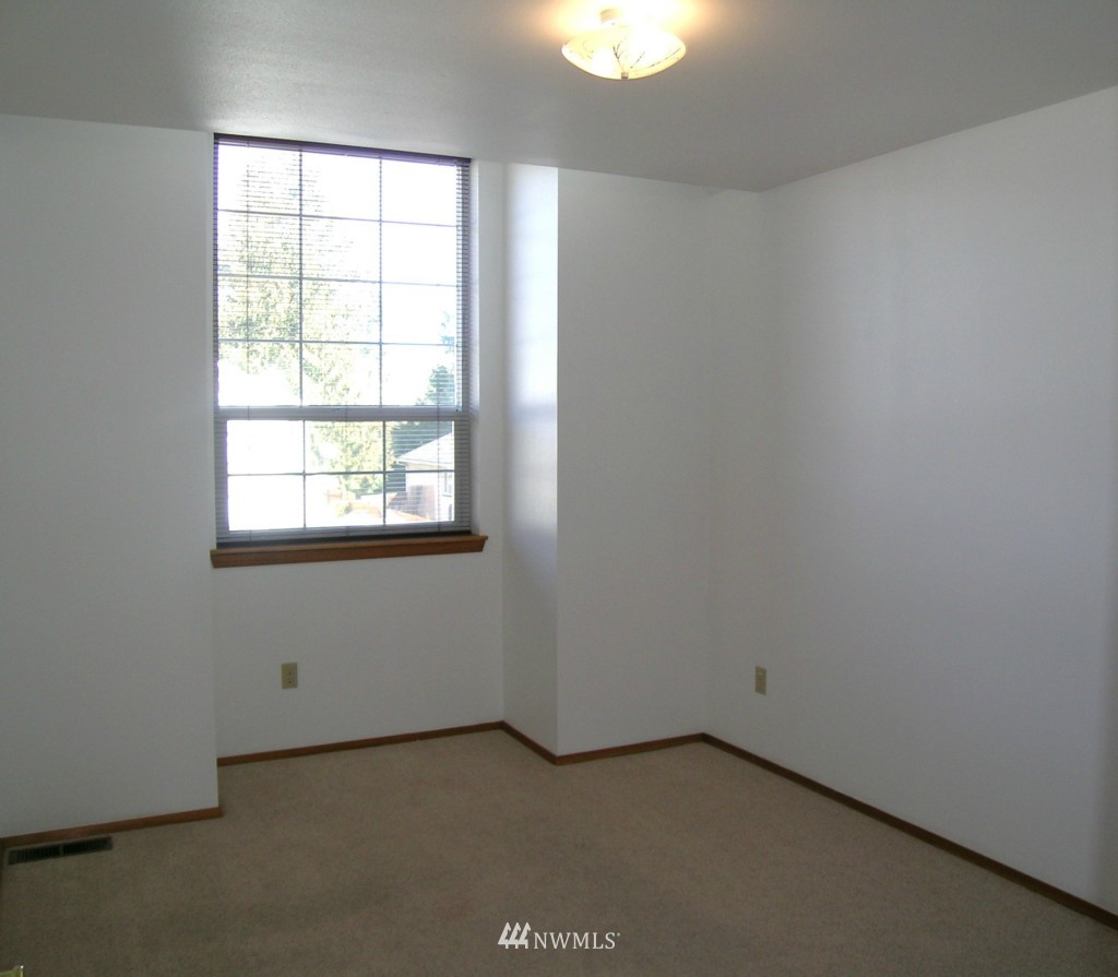 7336 East Collins Road Port Orchard, WA 98366 - Photo 11 of 17 Gallery Image 11