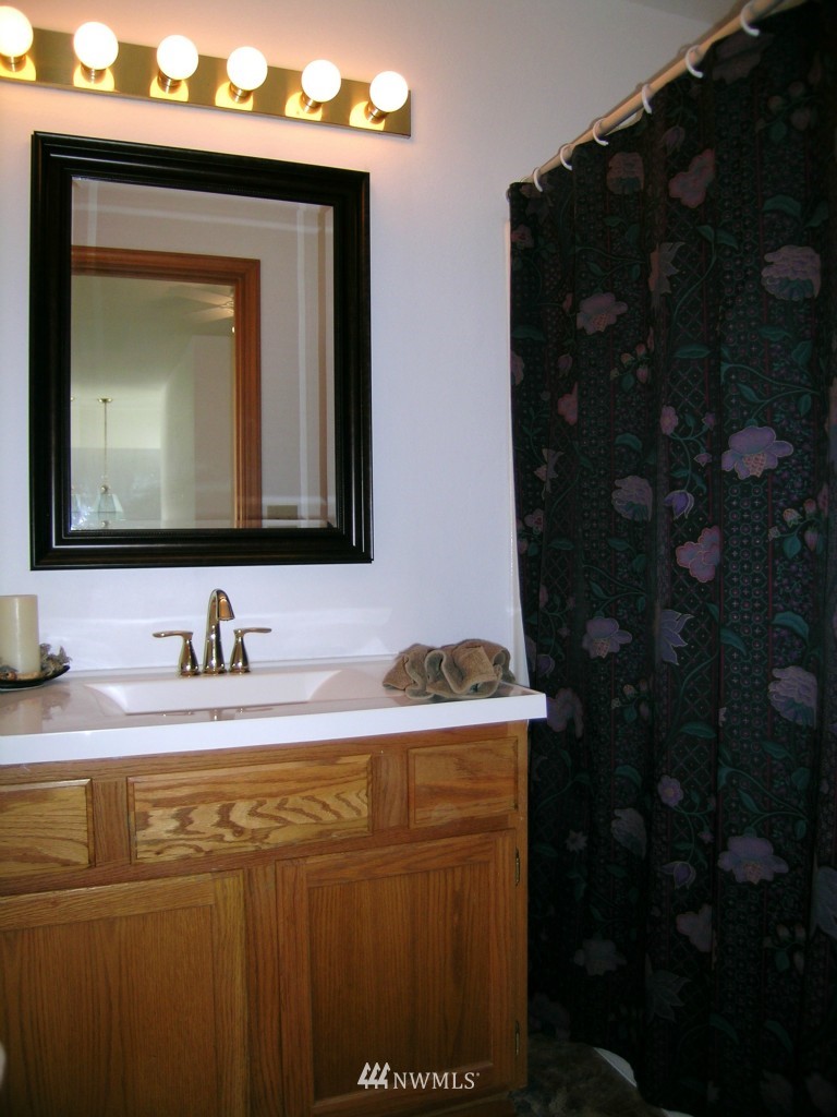 7336 East Collins Road Port Orchard, WA 98366 - Photo 12 of 17 Gallery Image 12