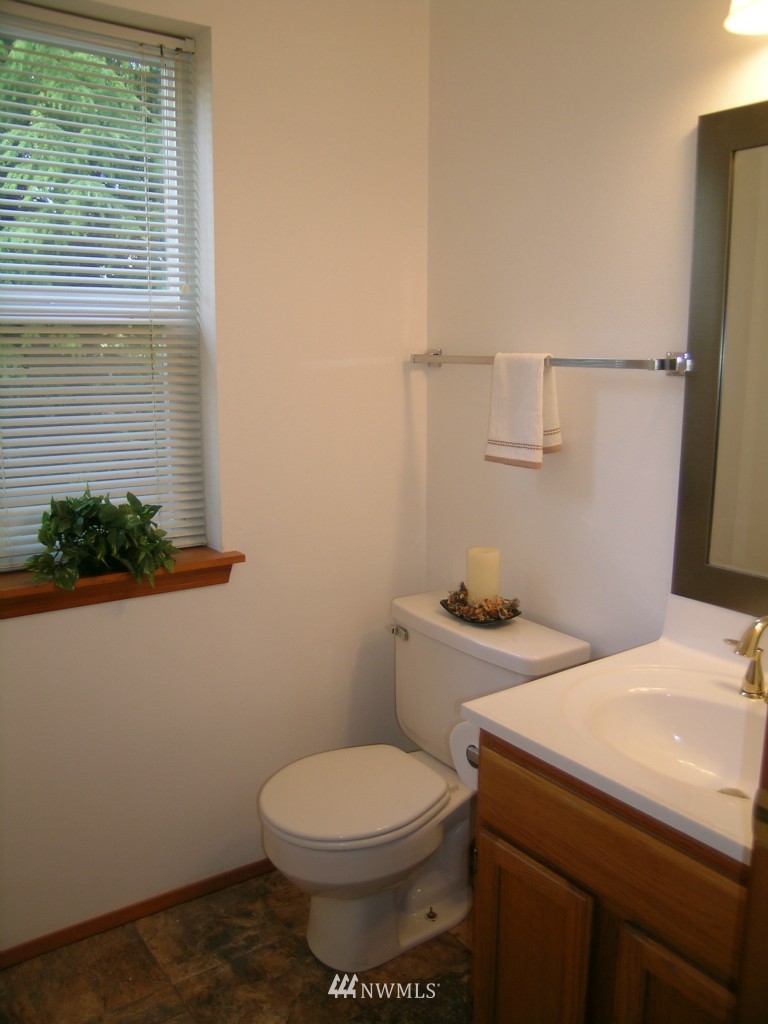 7336 East Collins Road Port Orchard, WA 98366 - Photo 8 of 17 Gallery Image 8