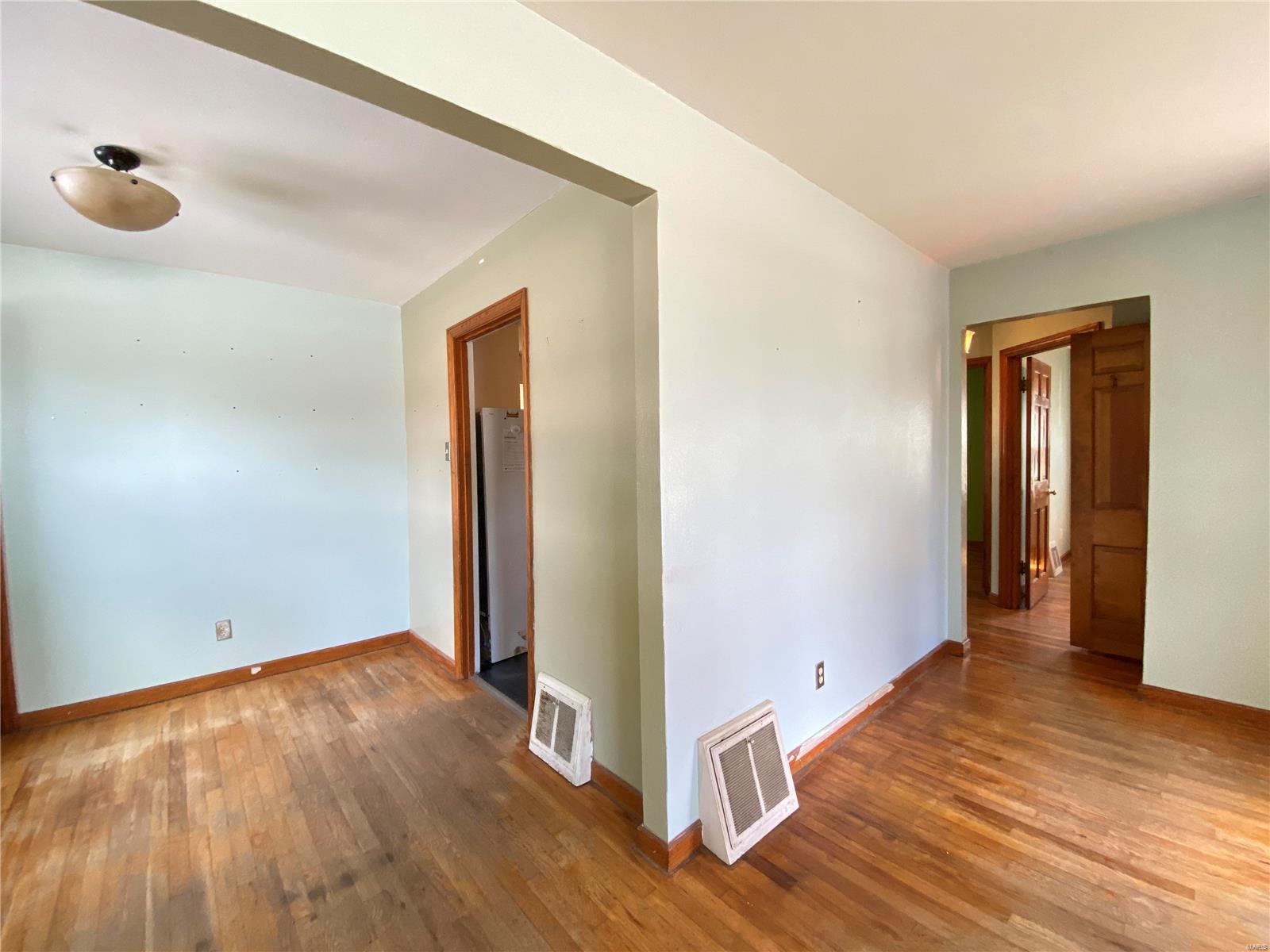 7828 Morgan Ford Road St. Louis, MO 63123 - Photo 9 of 29 Gallery Image 9
