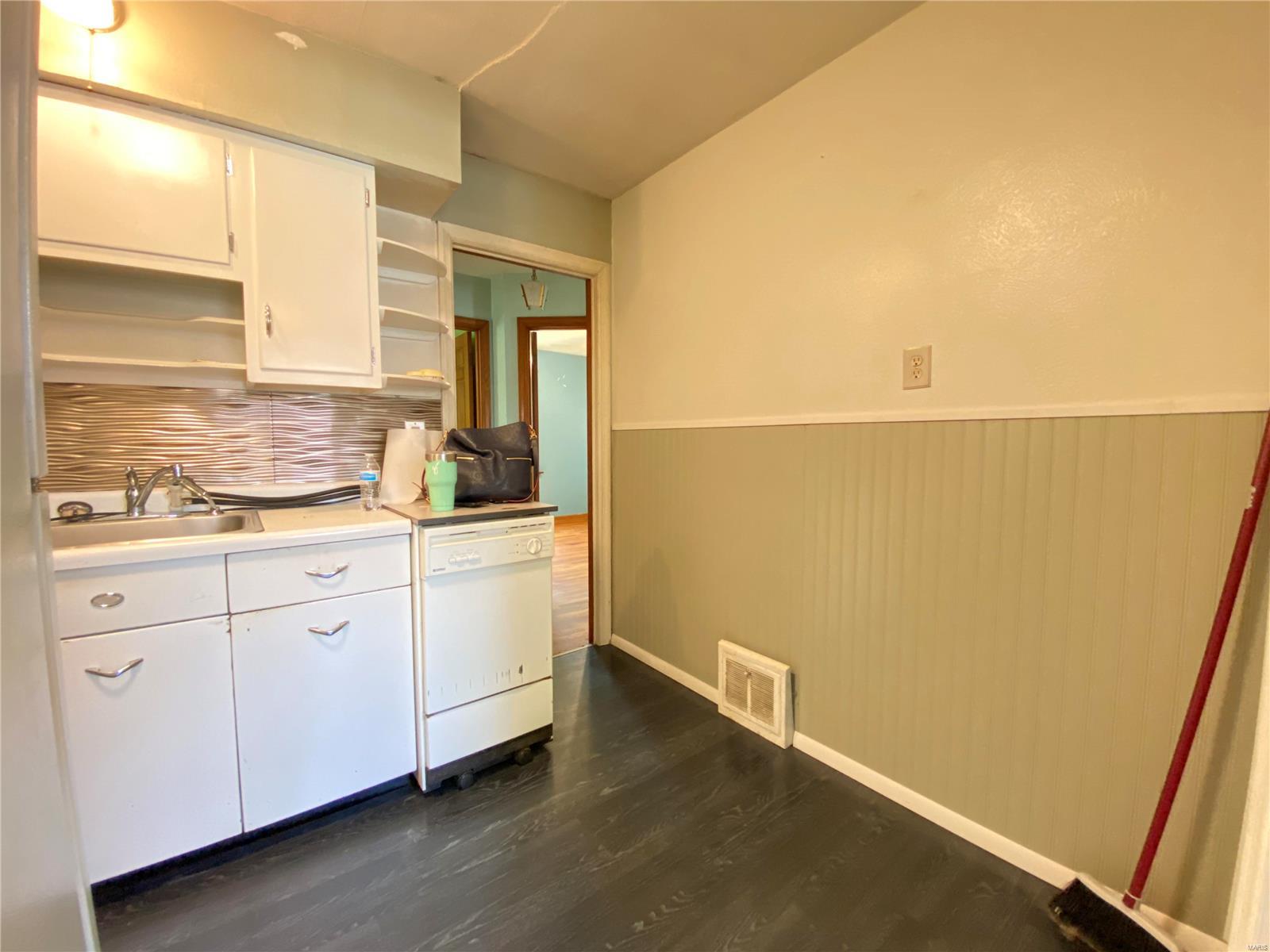7828 Morgan Ford Road St. Louis, MO 63123 - Photo 10 of 29 Gallery Image 10