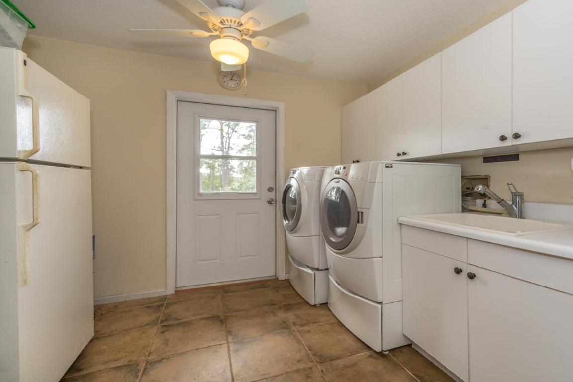 2914 Southeast Ranch Acres Circle Jupiter, FL 33478 - Photo 26 of 38 utility/2nd kitchenette