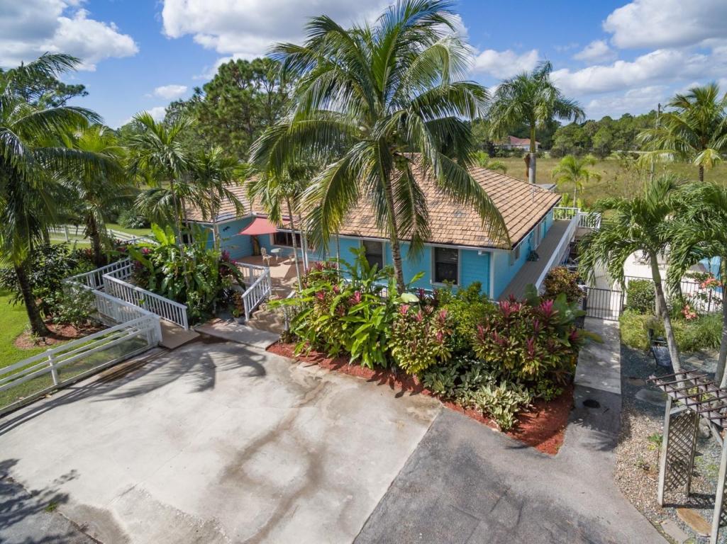 2914 Southeast Ranch Acres Circle Jupiter, FL 33478 - Photo 6 of 38 Front faces SE