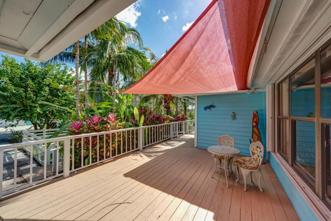2914 Southeast Ranch Acres Circle Jupiter, FL 33478 - Photo 7 of 38 Front porch