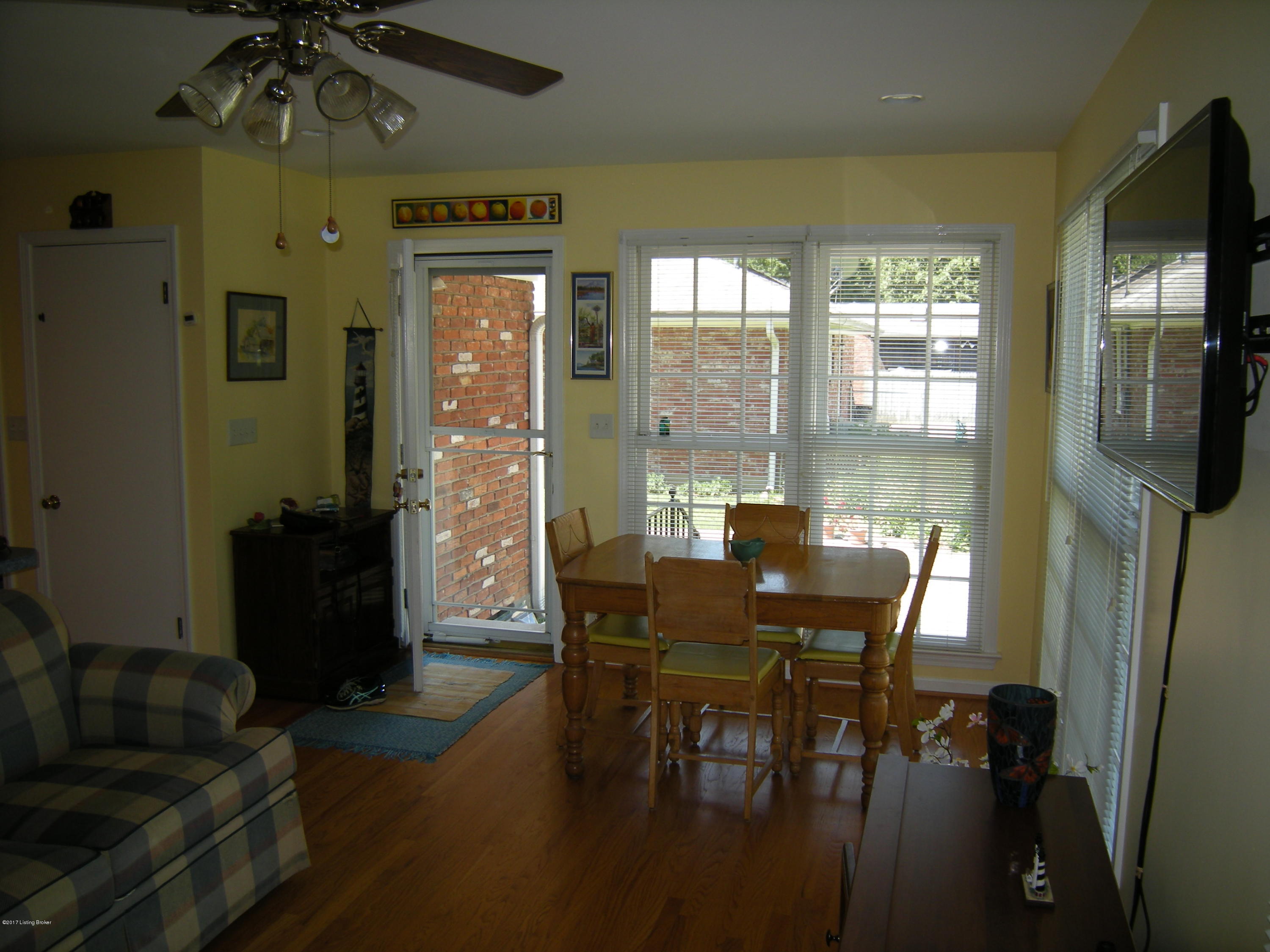 6809 Greenlawn Road Louisville, KY 40222 - Photo 12 of 27 10 FAMILY ROOM (2)