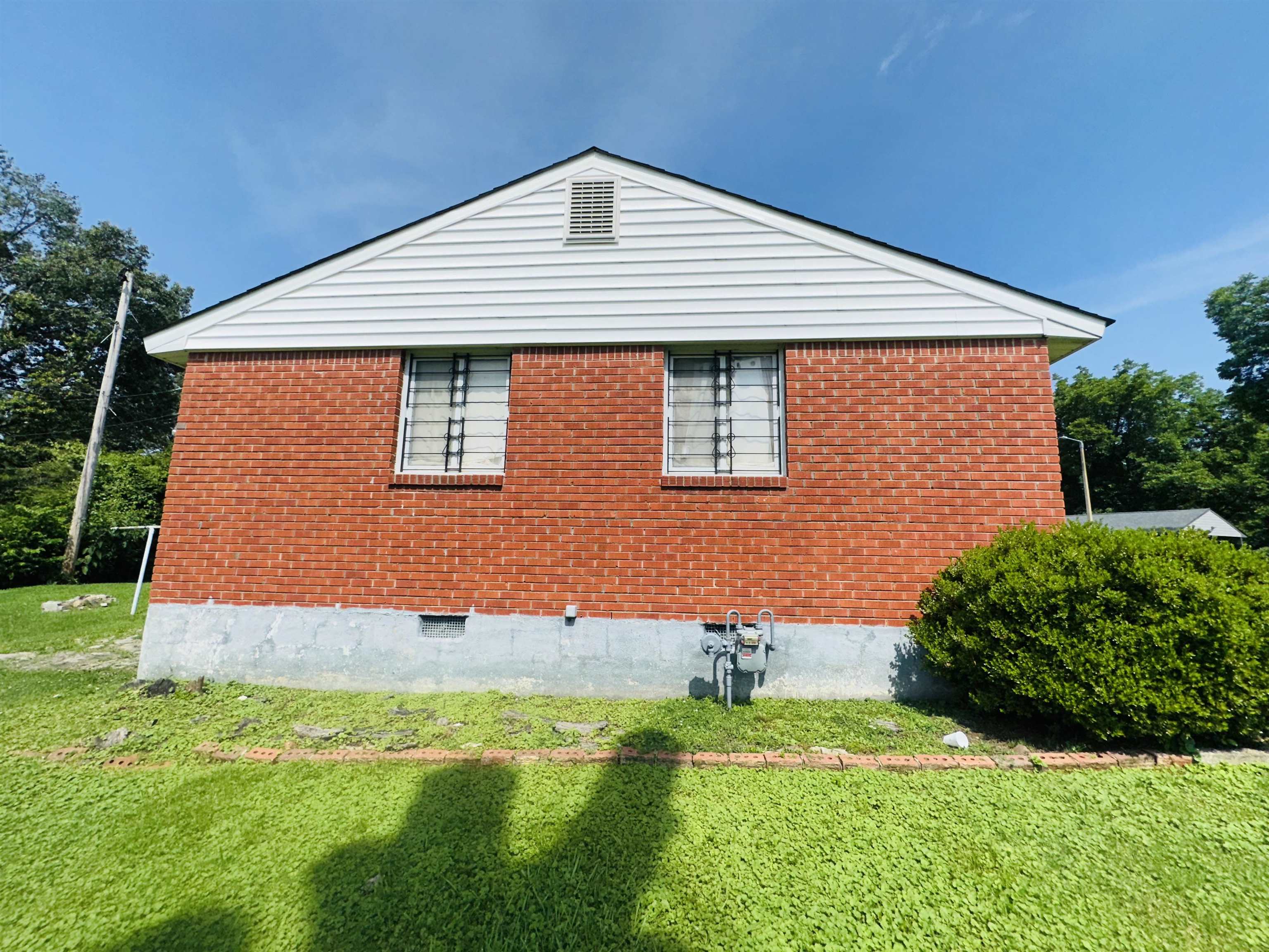 511 Jenson Road Memphis, TN 38109 - Photo 3 of 12 a front view of house with yard