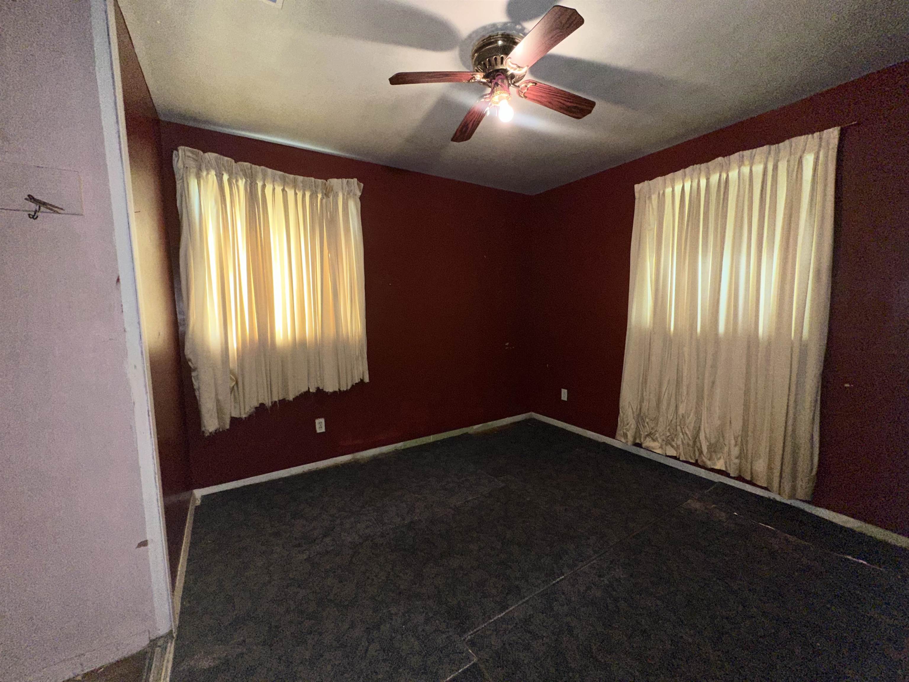 511 Jenson Road Memphis, TN 38109 - Photo 8 of 12 a view of an empty room with a window