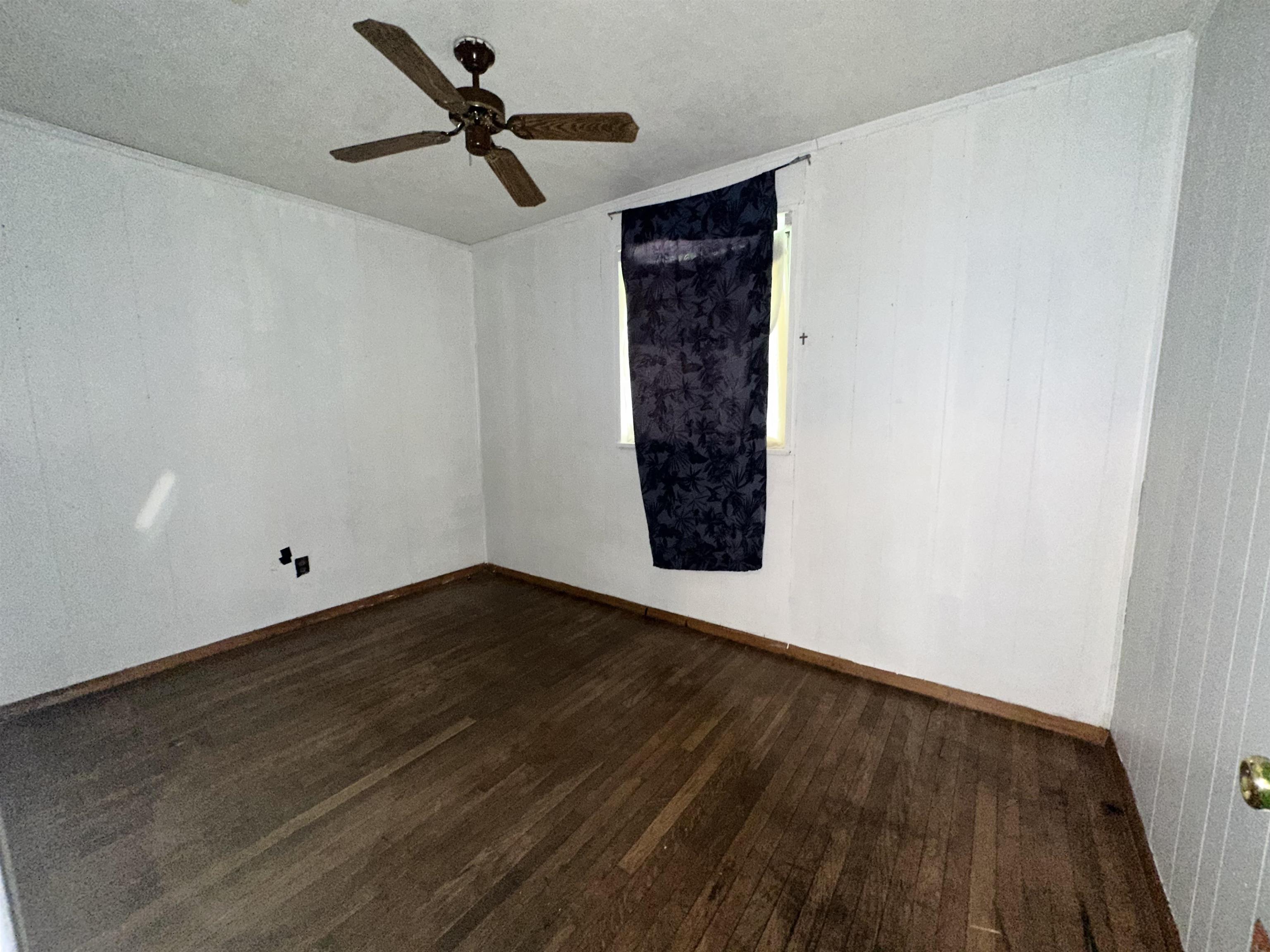 511 Jenson Road Memphis, TN 38109 - Photo 10 of 12 a view of an empty room with a window