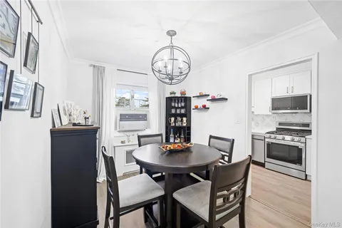 $325,000 | 220-02 Stronghurst Avenue, Unit LOWER) 183 | Bellerose