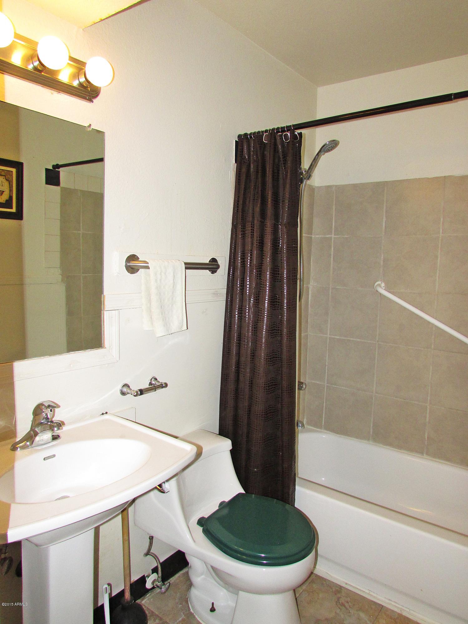 4336 East Vineyard Road Phoenix, AZ 85042 - Photo 21 of 36 AIMG_2690