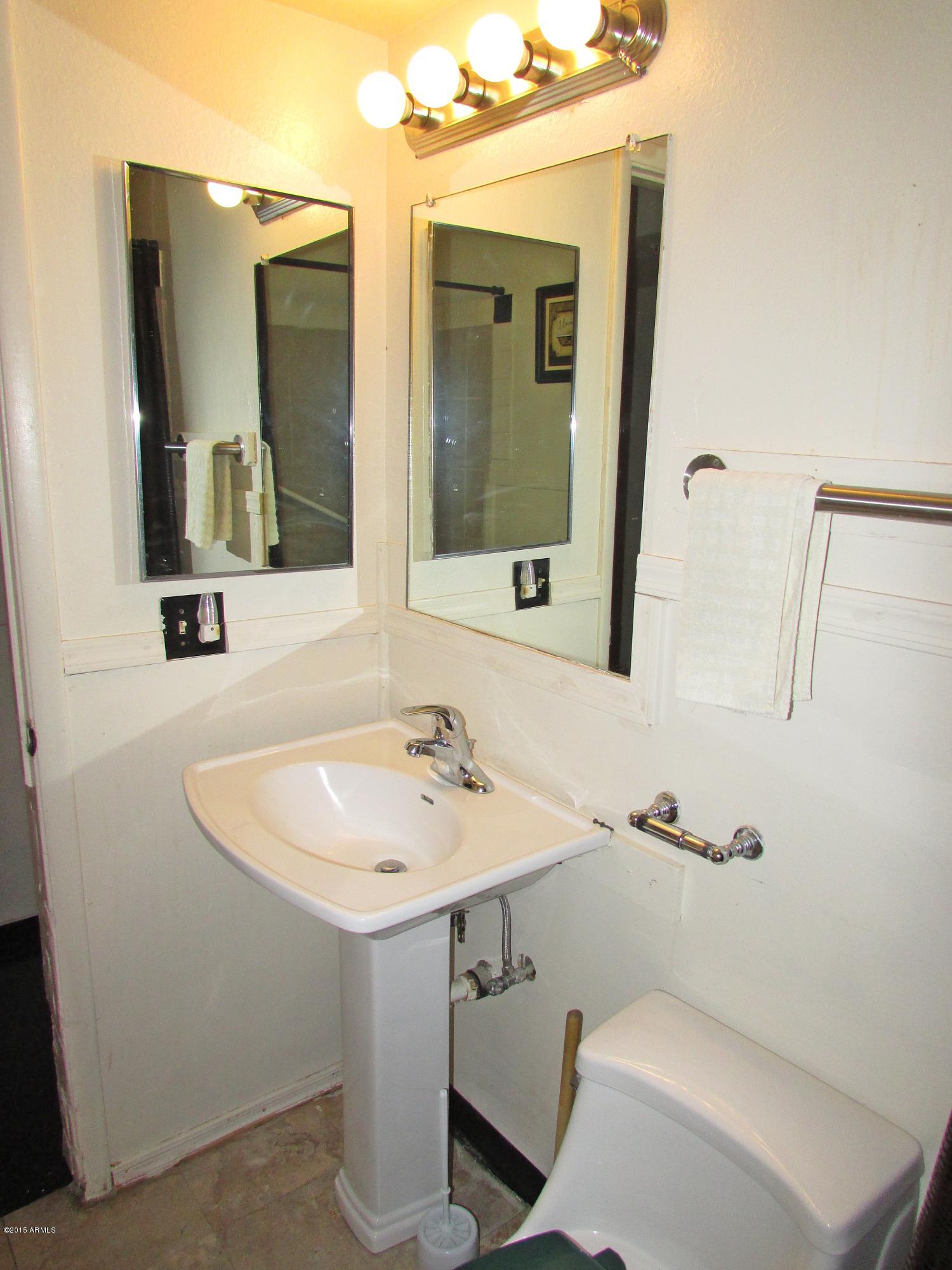 4336 East Vineyard Road Phoenix, AZ 85042 - Photo 23 of 36 AIMG_2692