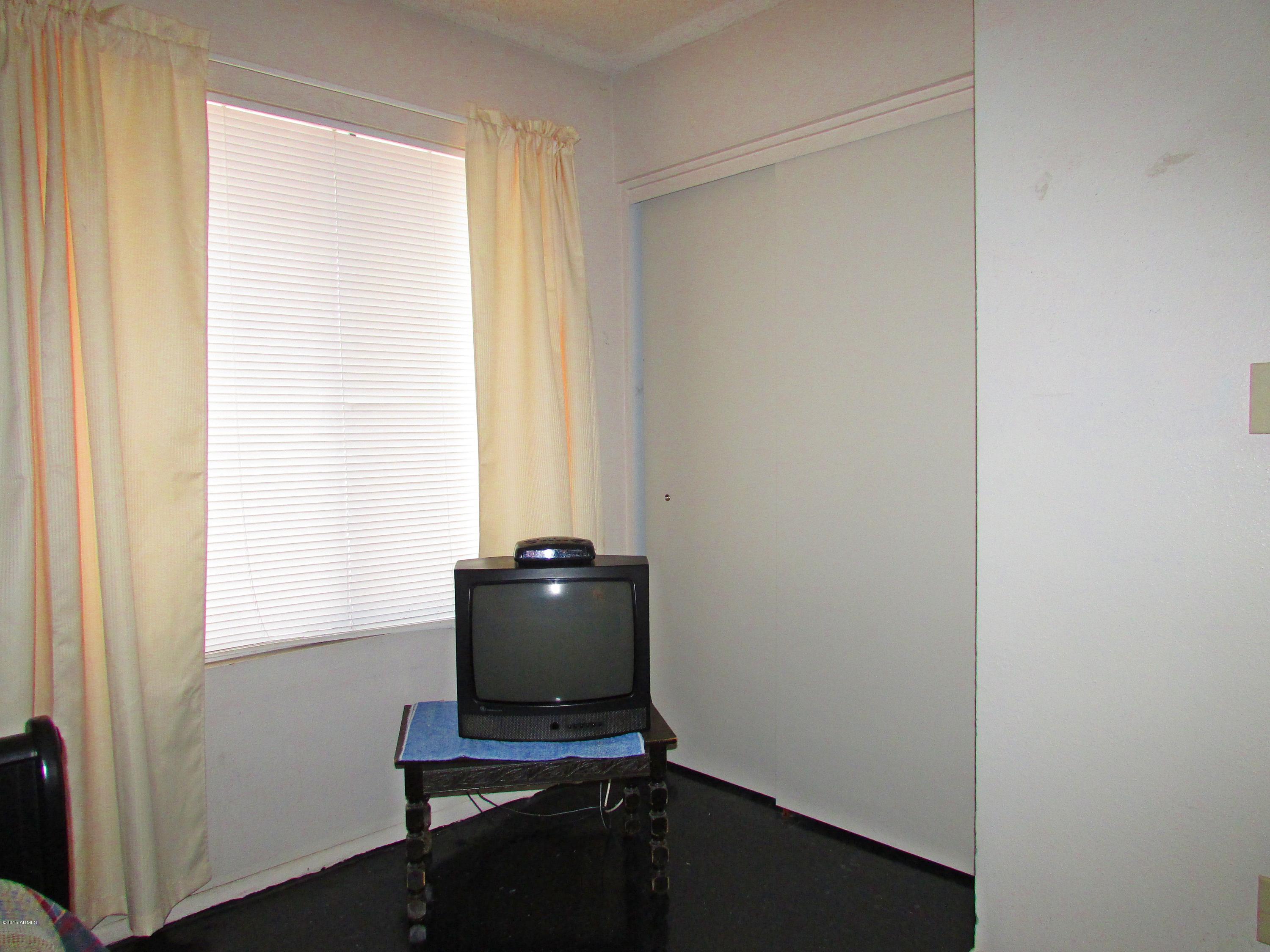 4336 East Vineyard Road Phoenix, AZ 85042 - Photo 25 of 36 AIMG_2693
