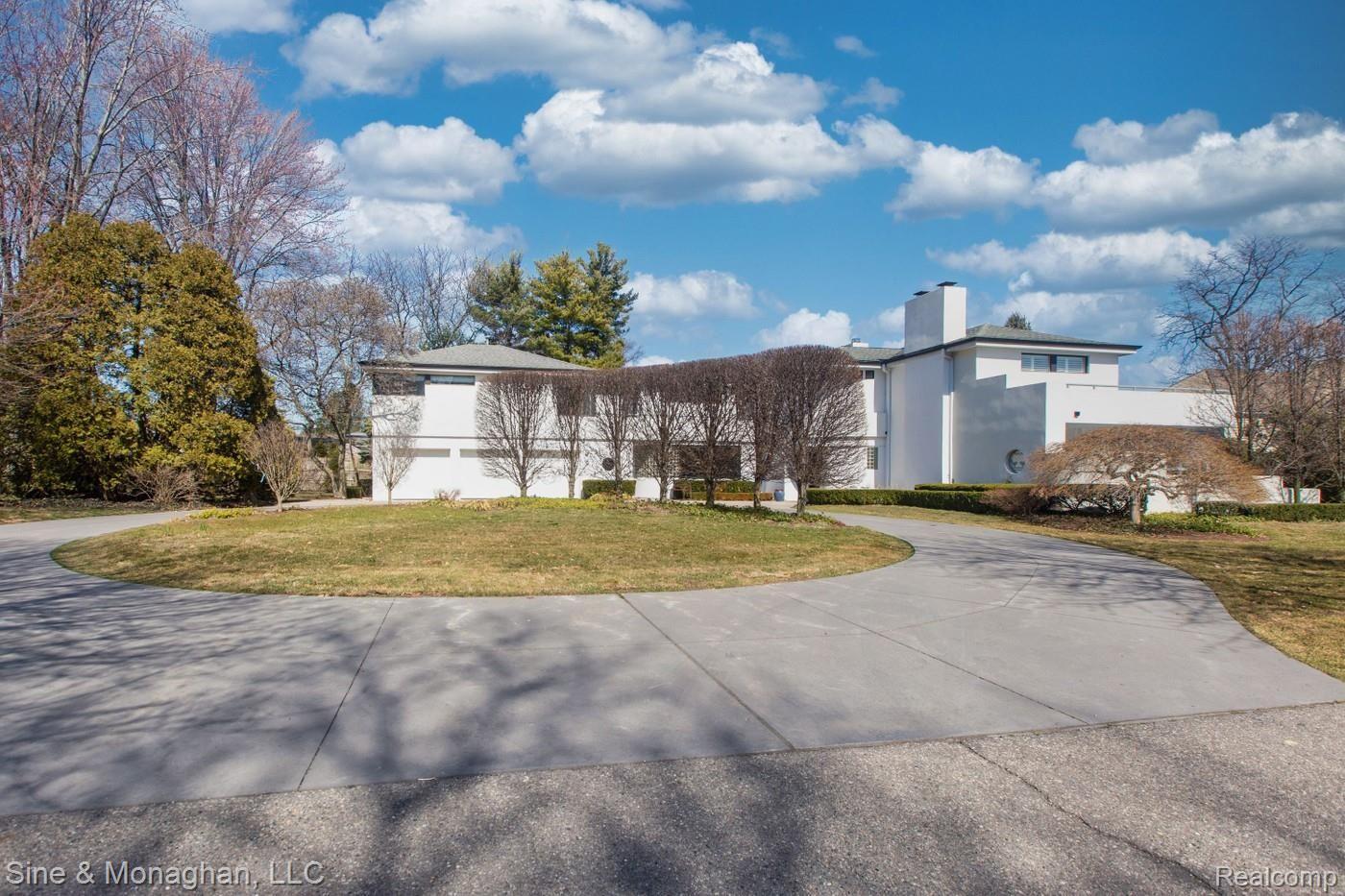 10 Provencal Road Grosse Pointe, MI 48236 - Photo 83 of 94 10-provencal-full front farther out including garage.jpg