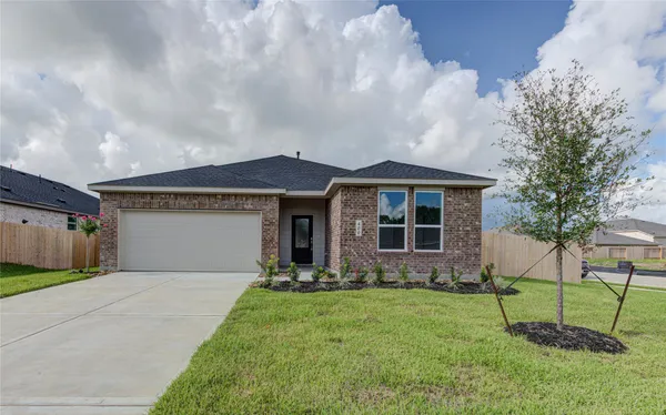 $2,150 | 400 Robin Court, Angleton, TX 77515