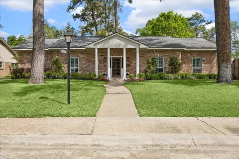 $950,000 | 10106 Candlewood Drive, Houston, TX 77042