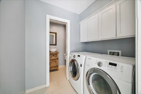 $950,000 | 10106 Candlewood Drive, Houston, TX 77042