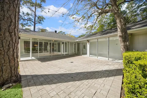 $950,000 | 10106 Candlewood Drive, Houston, TX 77042