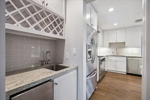 $950,000 | 10106 Candlewood Drive, Houston, TX 77042