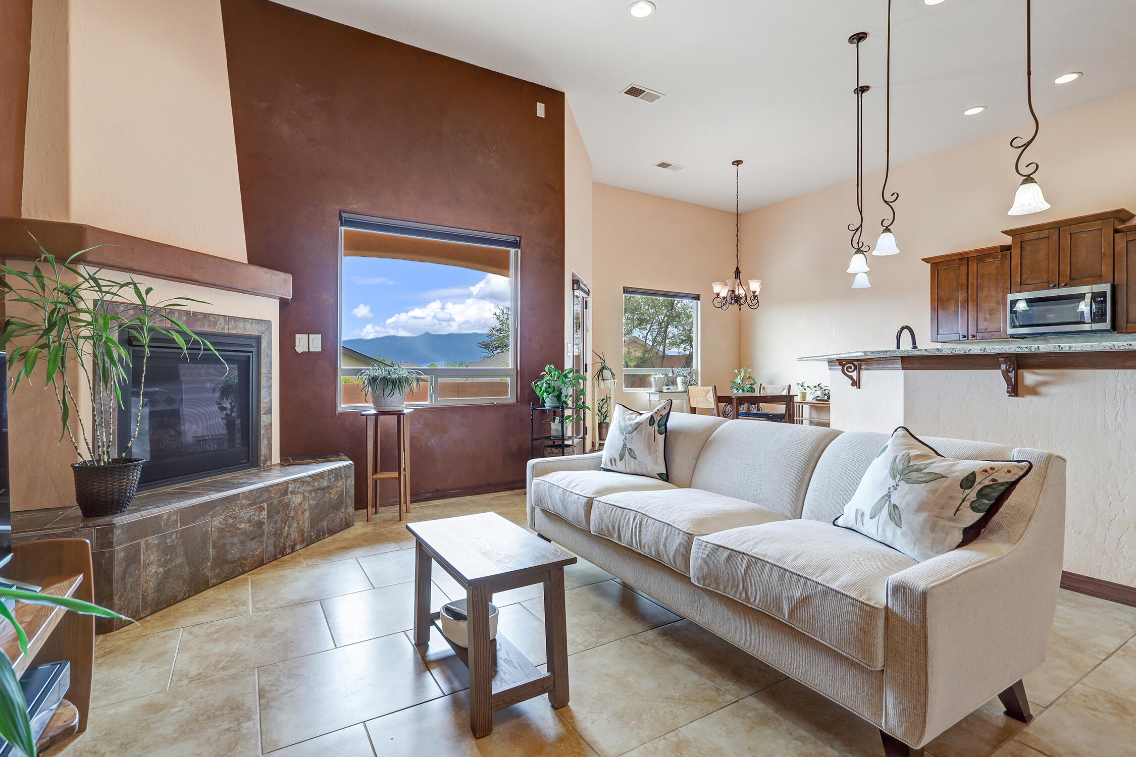 1712 Chisholm Trail Northeast Rio Rancho, NM 87144 - Photo 3 of 23 Gallery Image 3