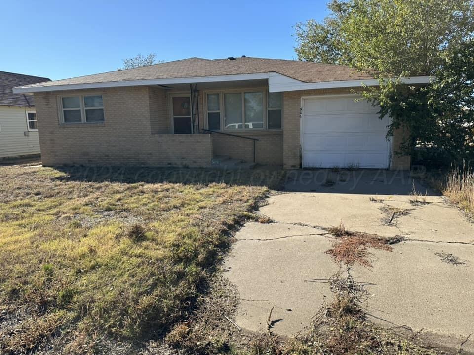 506 Ave O Sunray, TX 79086 - Photo 1 of 18 a front view of a house with a yard
