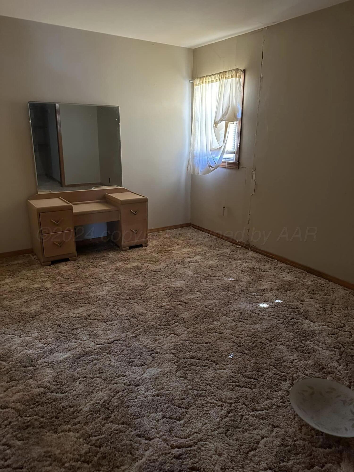 506 Ave O Sunray, TX 79086 - Photo 13 of 18 a living room with furniture and a flat screen tv