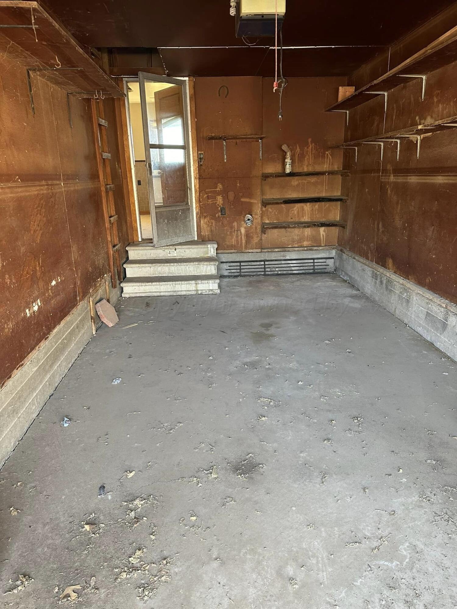 506 Ave O Sunray, TX 79086 - Photo 16 of 18 a view of room with stairs