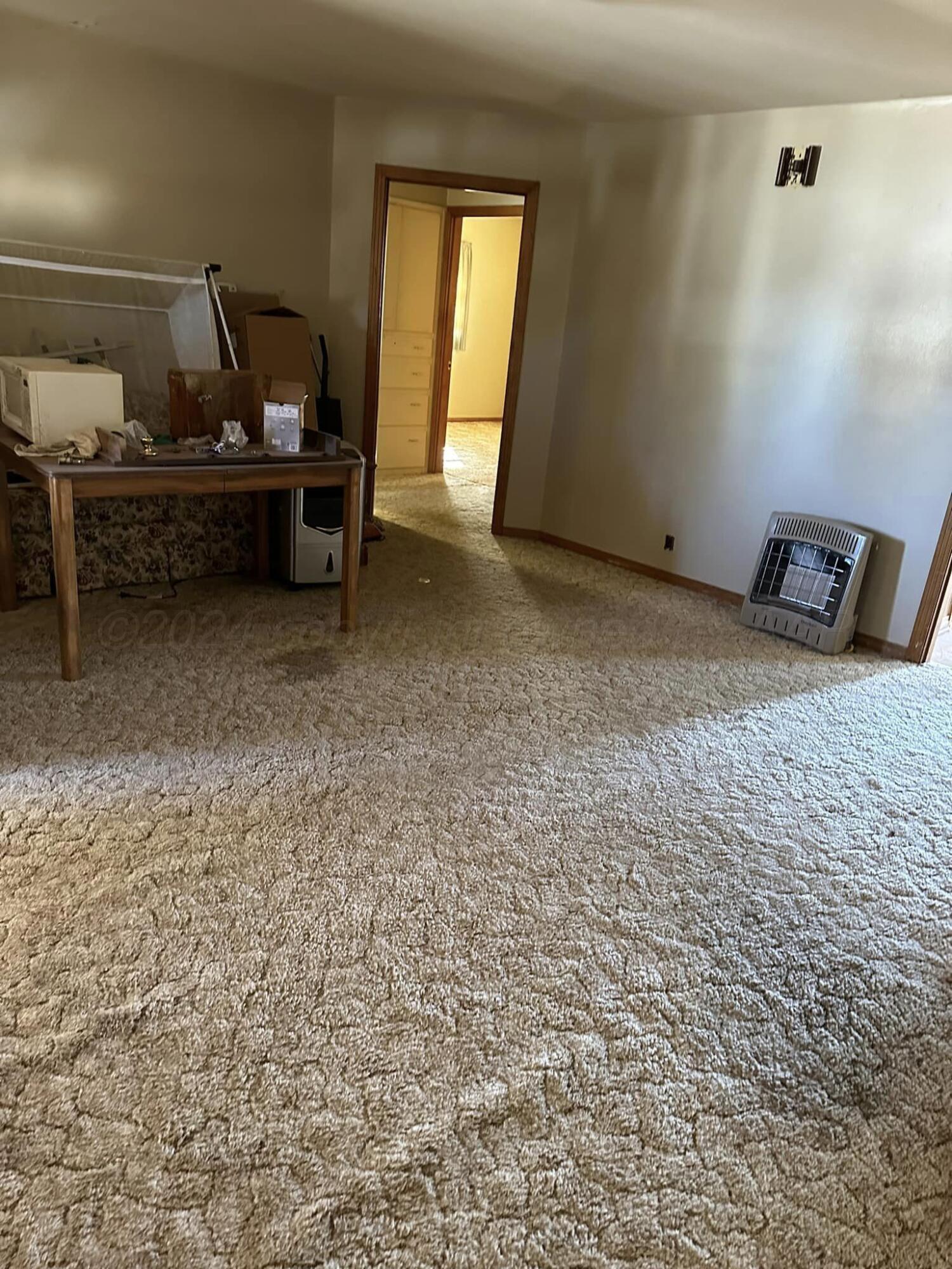 506 Ave O Sunray, TX 79086 - Photo 3 of 18 a bed room with a bed