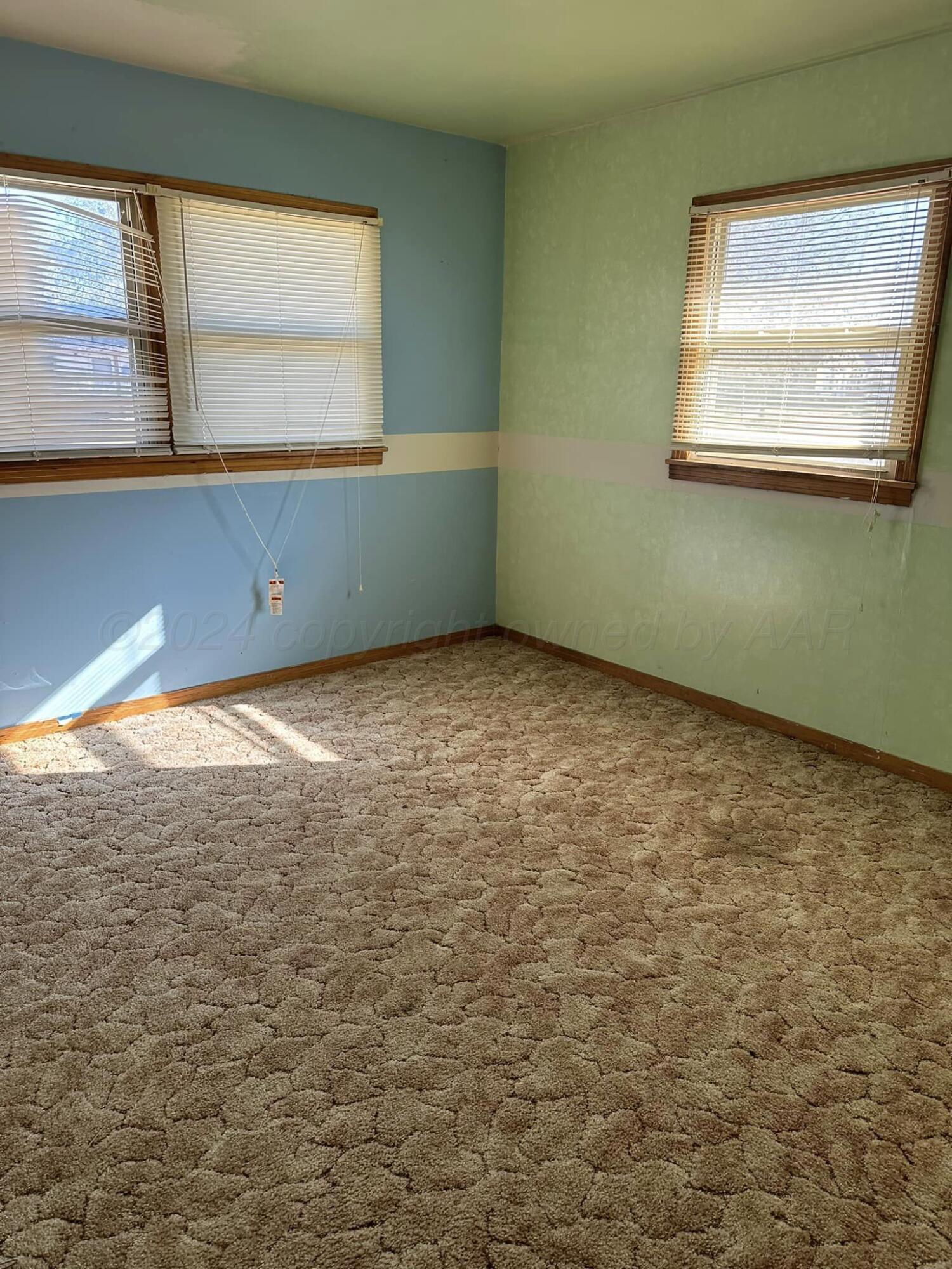 506 Ave O Sunray, TX 79086 - Photo 5 of 18 a view of a room with window