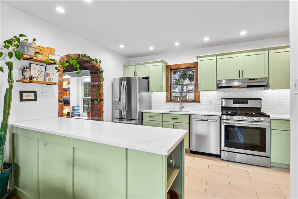 927 Girard Road Pittsburgh, PA 15227 - Photo 11 of 34 Gallery Image 11