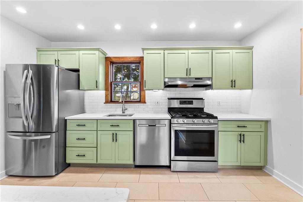 927 Girard Road Pittsburgh, PA 15227 - Photo 12 of 34 Gallery Image 12