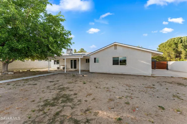 a view of a house with a backyard
