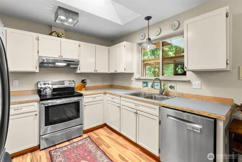 $955,000 | 11837 Venice Loop Northeast, Bainbridge Island, WA 98110