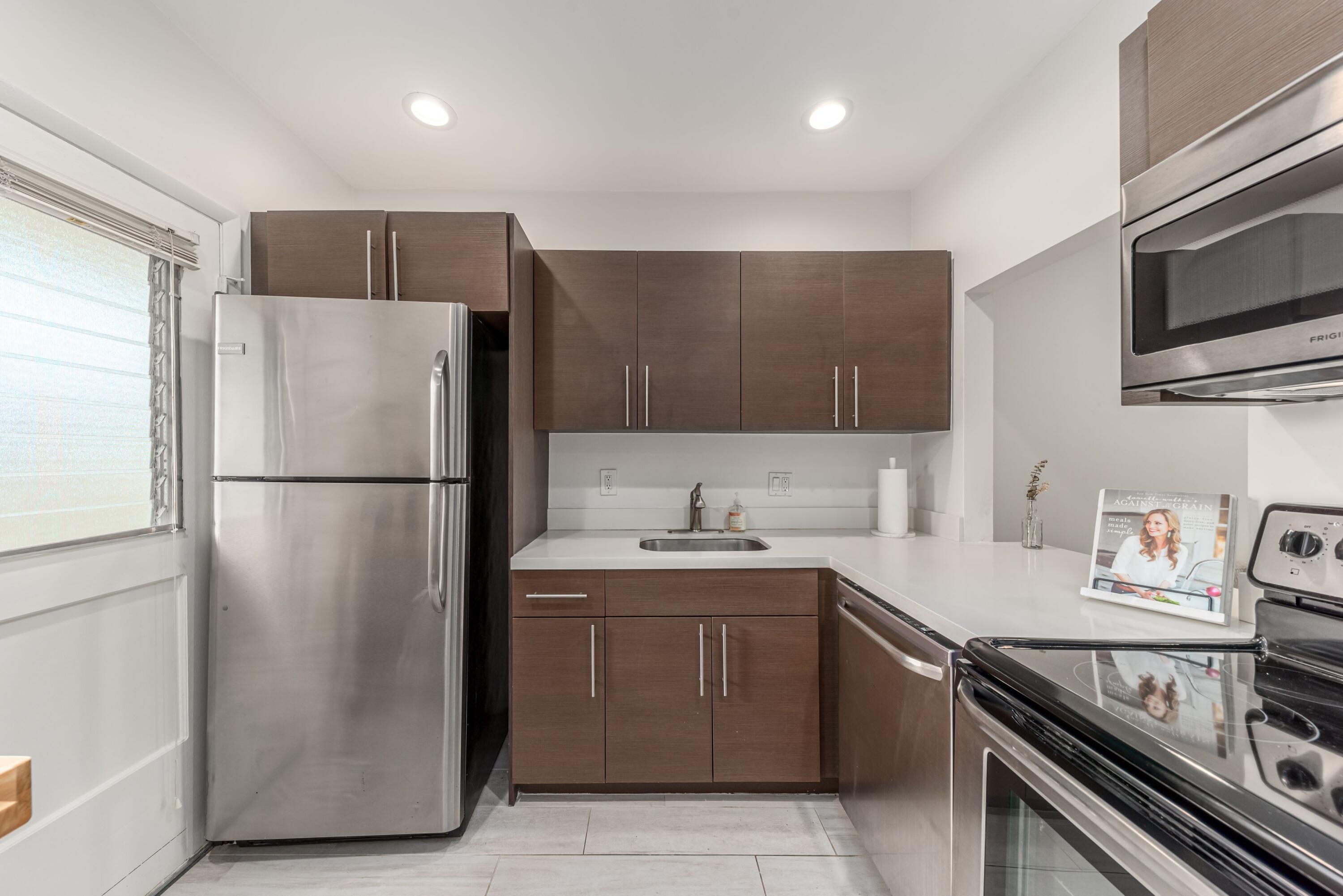 5701 Northwest 2nd Avenue, Unit 312 Boca Raton, FL 33487 - Photo 5 of 15 Kitchen
