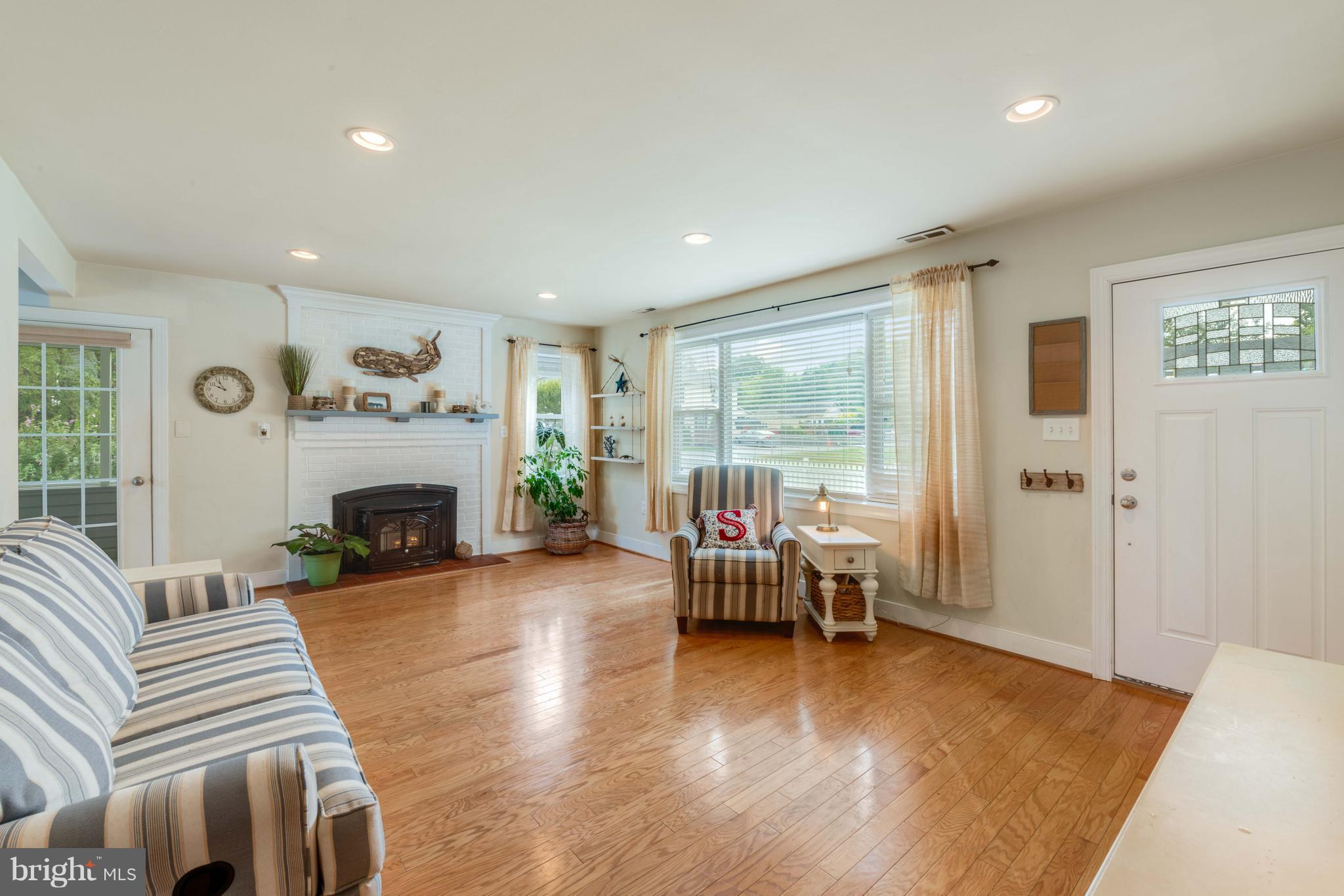 1730 Potomac Road Edgewater, MD 21037 - Photo 4 of 30 Family Room