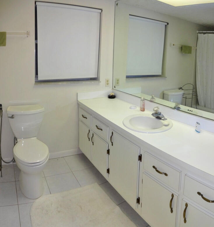 107 Inlet Way, Unit 1 West Palm Beach, FL 33404 - Photo 18 of 38 Master Bath