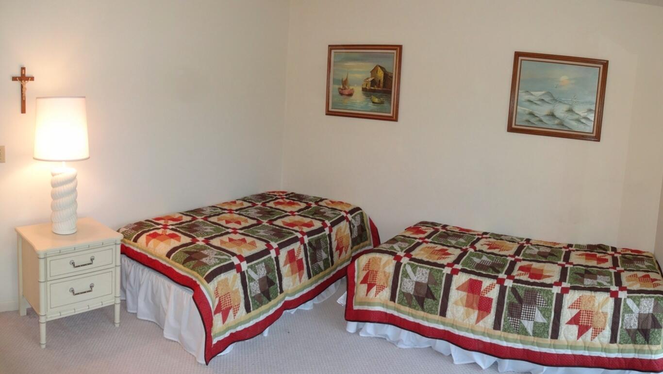 107 Inlet Way, Unit 1 West Palm Beach, FL 33404 - Photo 20 of 38 Guest Bedroom