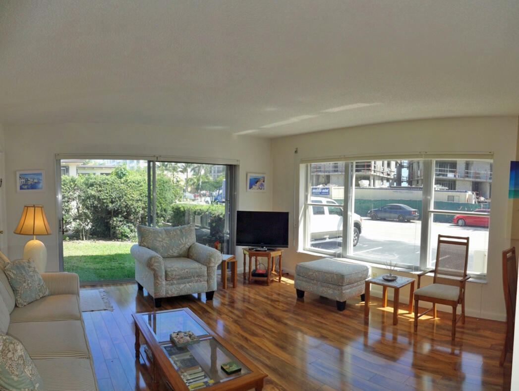 107 Inlet Way, Unit 1 West Palm Beach, FL 33404 - Photo 7 of 38 Living Room