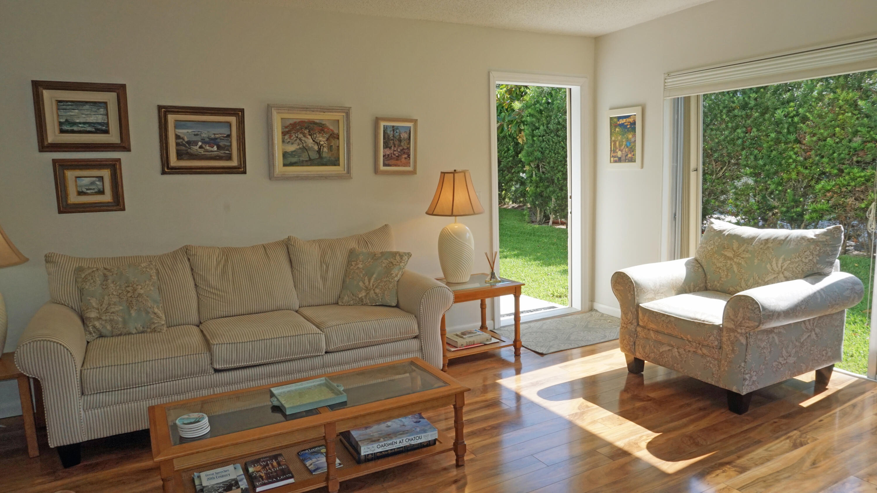 107 Inlet Way, Unit 1 West Palm Beach, FL 33404 - Photo 10 of 38 Living Room