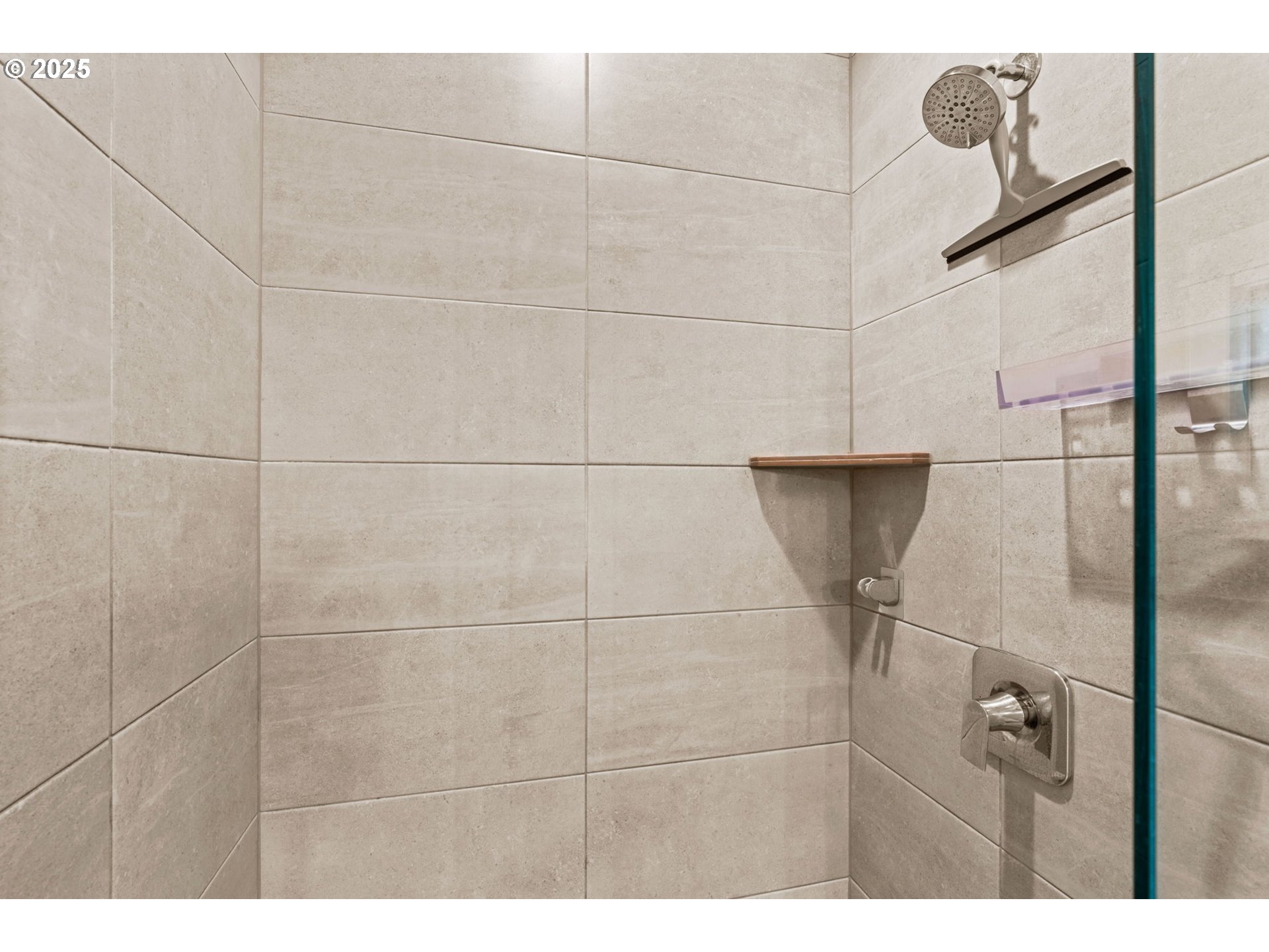 1030 53rd Place Springfield, OR 97478 - Photo 26 of 39 a bathroom with a shower
