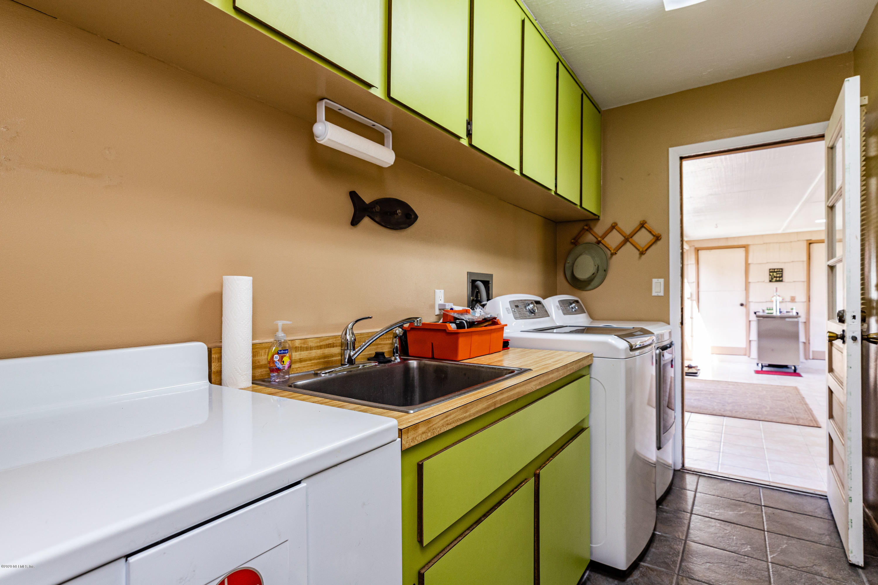 34 Nelsons Point Keystone Heights, FL 32656 - Photo 22 of 47 22 Laundry Room