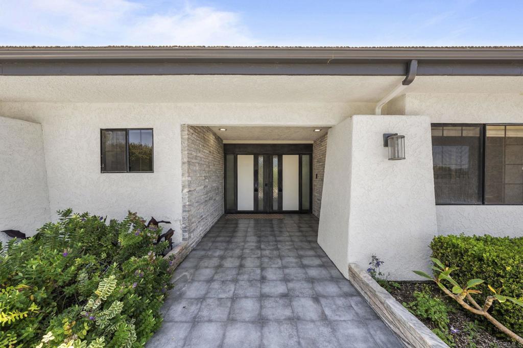 19 Gateview Drive Fallbrook, CA 92028 - Photo 12 of 76 19 Gateview Dr, Fallbrook, Luxury Home, Single-Level Main Floor Living, Attached ADU, Guard-Gated