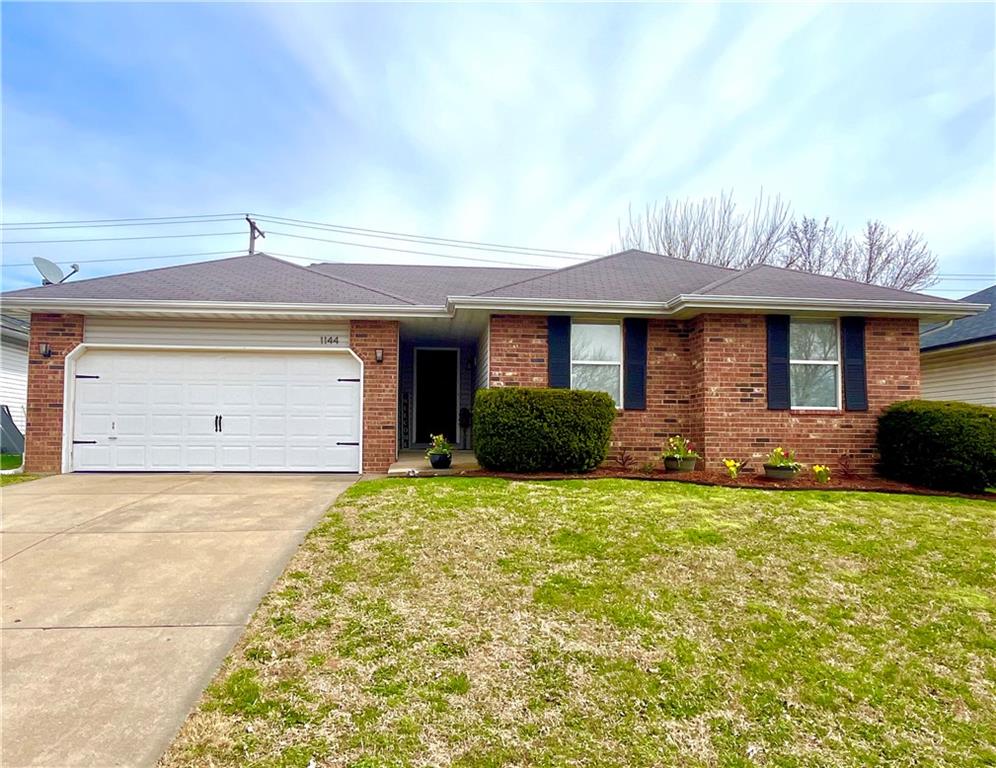 1144 North Colgate Avenue Springfield, MO 65802 - Photo 1 of 24
