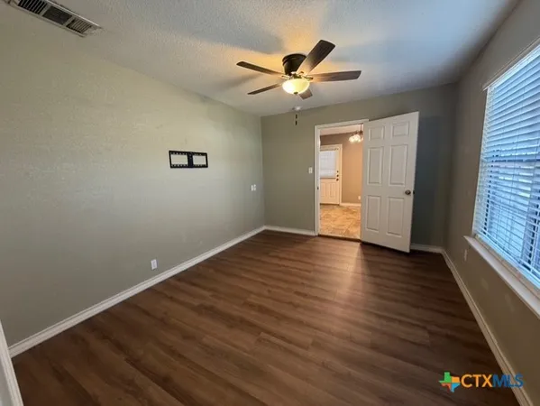 $1,600 | 127 Hillcrest Drive, Luling, TX 78648