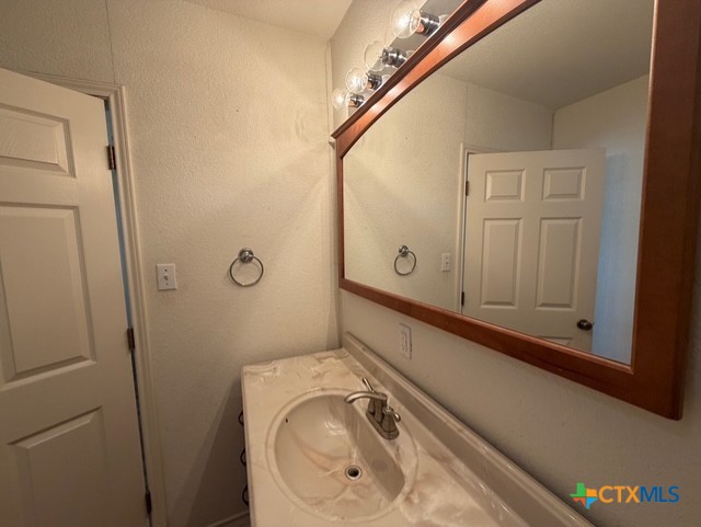 127 Hillcrest Drive Luling, TX 78648 - Photo 15 of 24