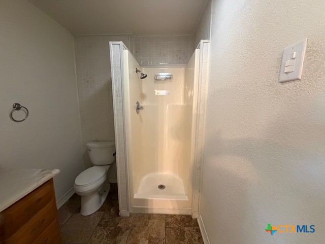 127 Hillcrest Drive Luling, TX 78648 - Photo 15 of 26 a bathroom with a toilet